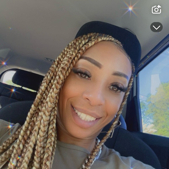 Meet your Posher, Octavia - Picture 2 of 2